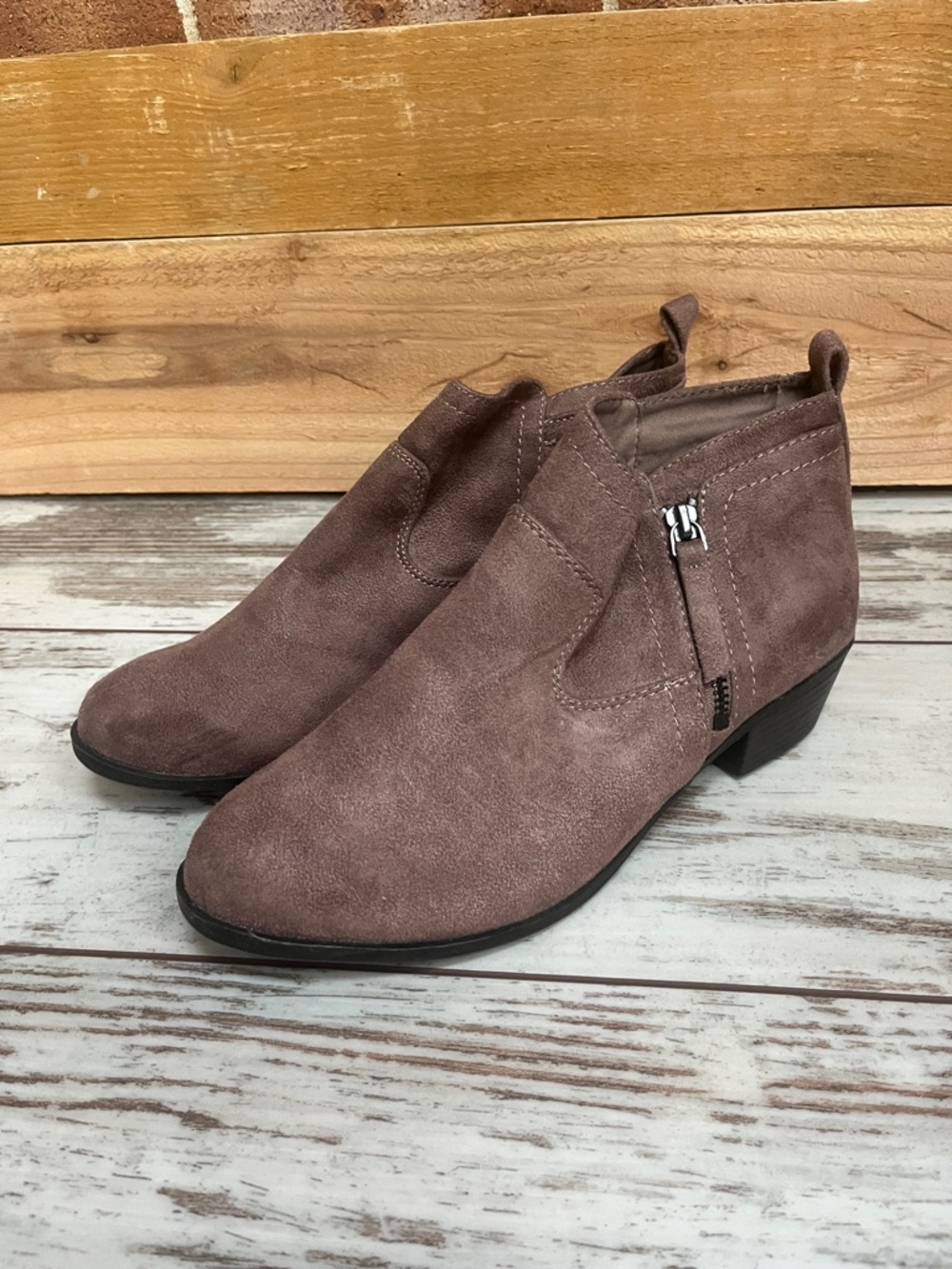 Arizona Jean Co Garrity Taupe Ankle Boots Faux Suede Memory Foam 9W NWT - Picture 2 of 14